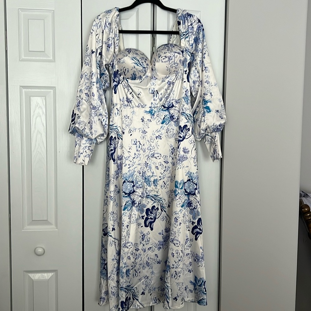 Stunning Alamour, white and blue corset Midi dress with puff sleeves